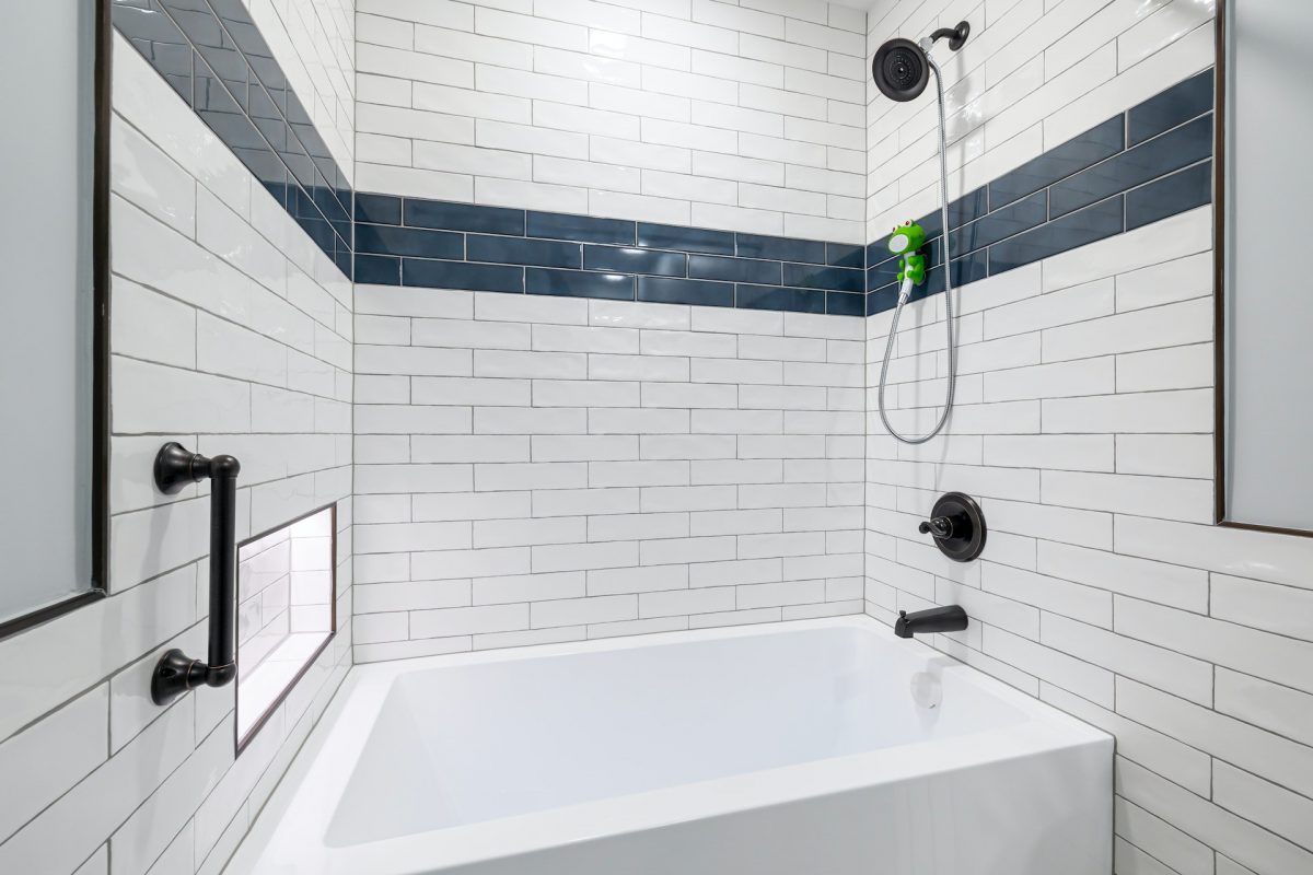 Shower cabin with small tiles